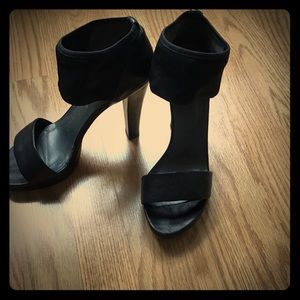Stuart Weizmann black heels